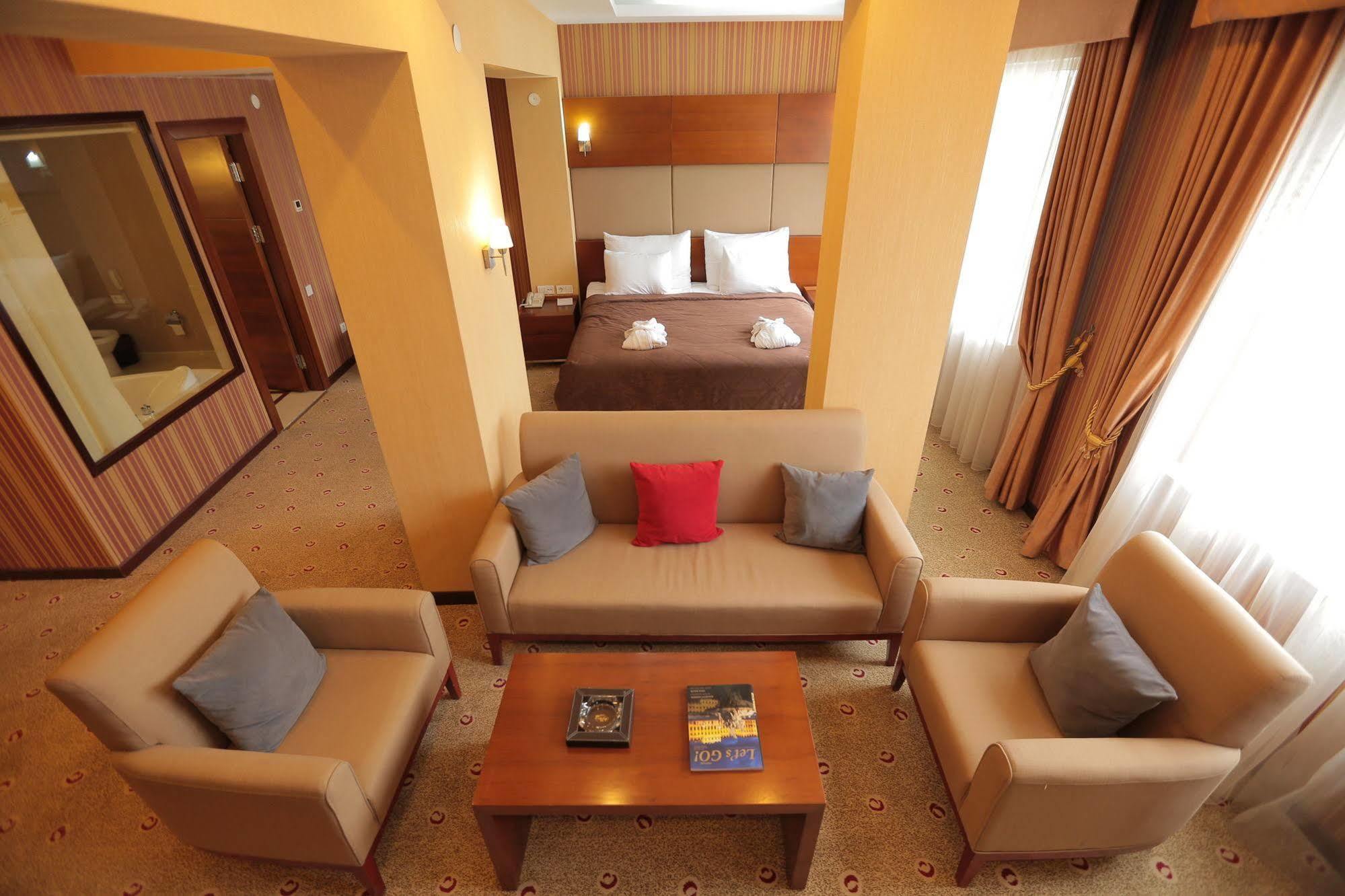 Regardal Hotel Алмати Екстер'єр фото